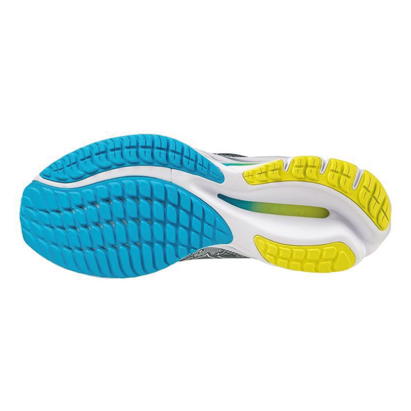 Un par de zapatillas deportivas azules, blancas y amarillas con el logo de Mizuno en el lateral.